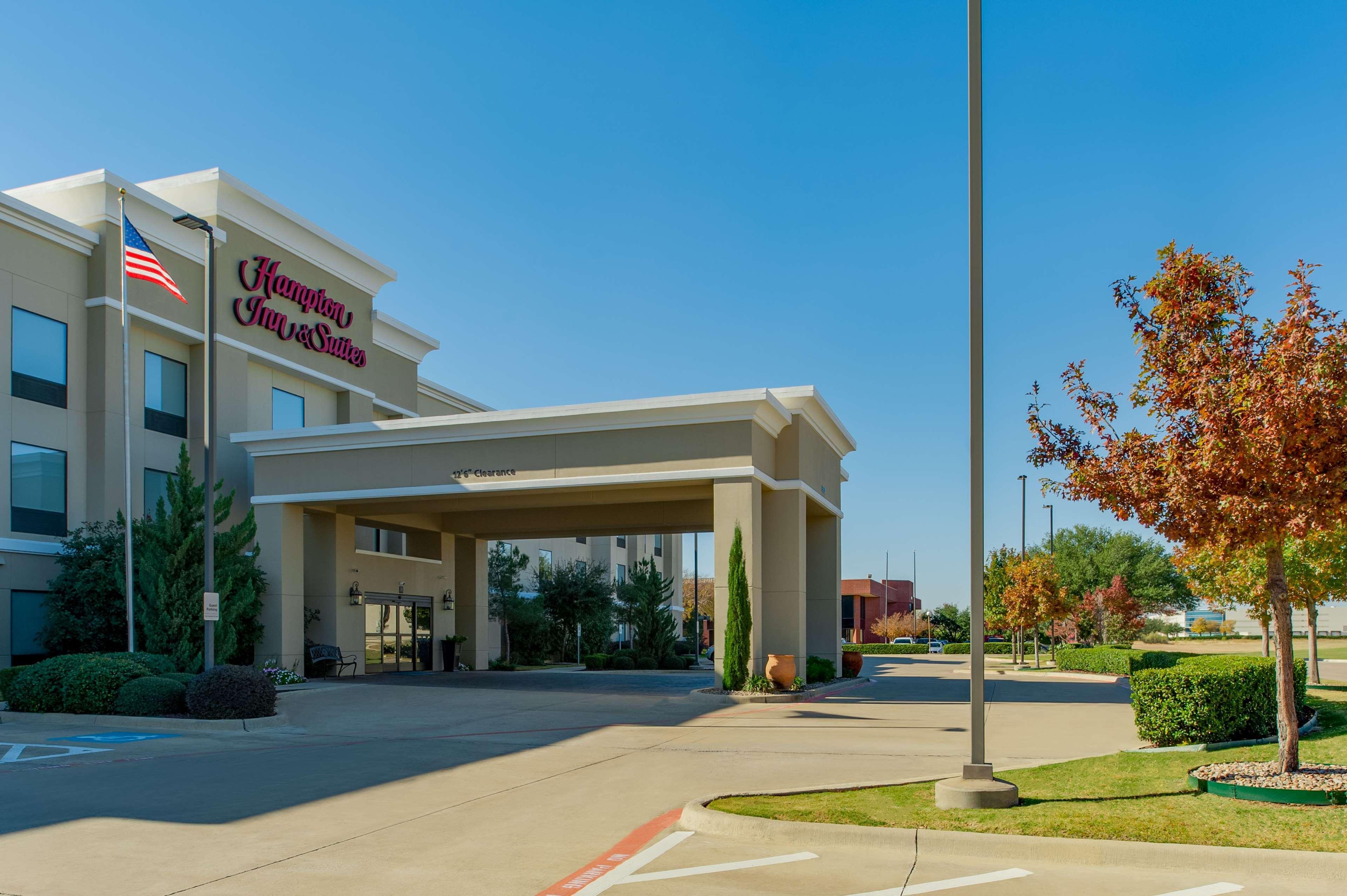 Hampton Inn & Suites Fort Worth-Fossil Creek Exterior photo