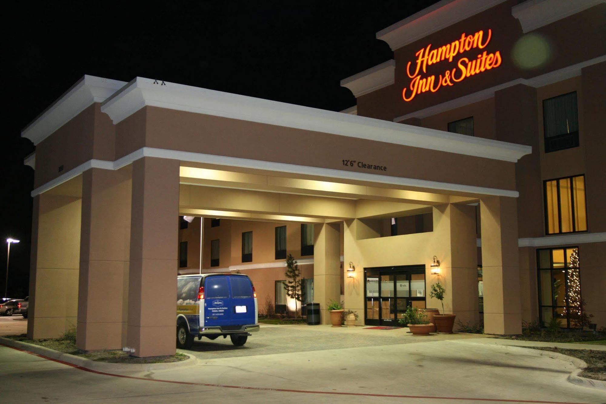 Hampton Inn & Suites Fort Worth-Fossil Creek Exterior photo
